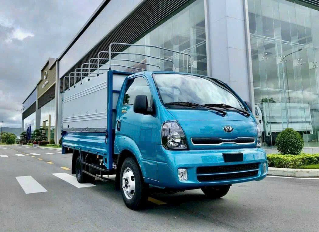 KIA K250 - Thùng mui bạt 3 bửng - tải trọng 2.490kg